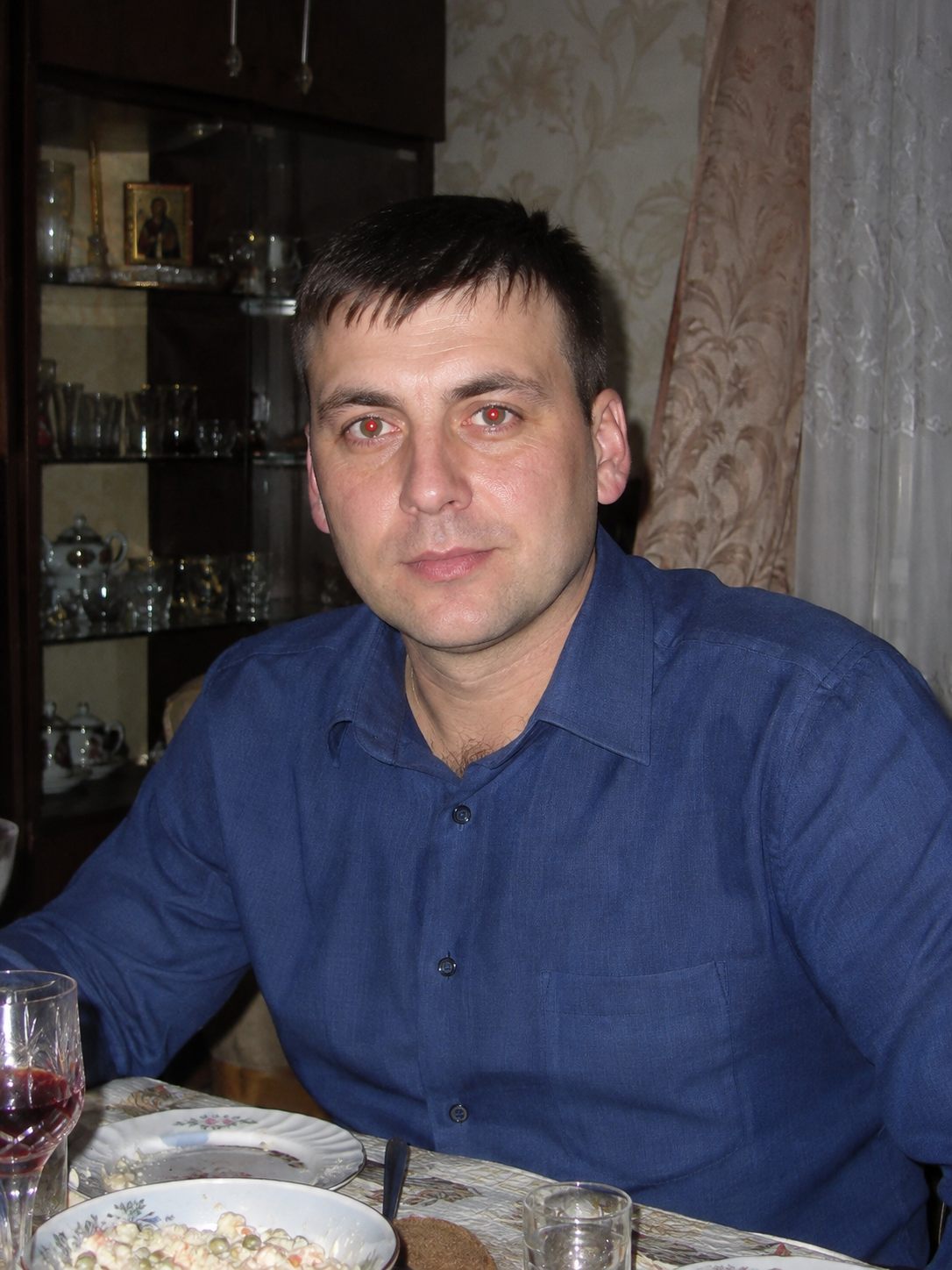 До — красные зрачки от прямой вспышки