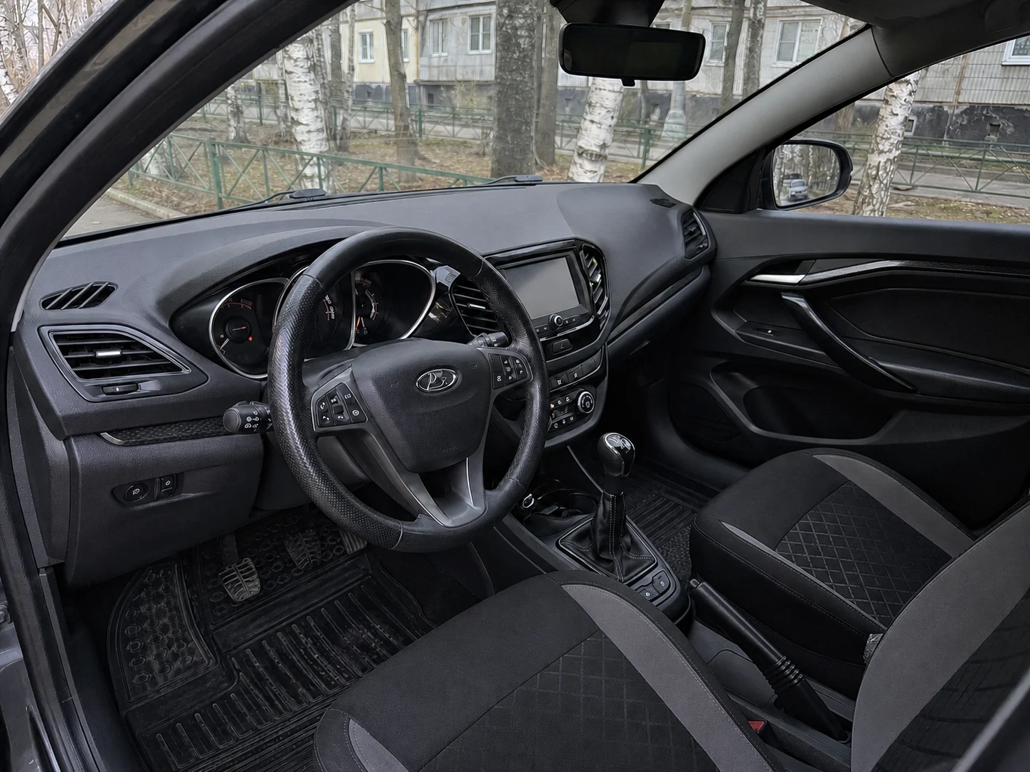 Салон Lada после осветления нейросетью